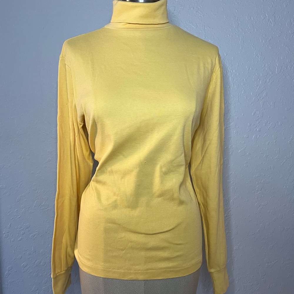 Vintage 90’s Lands’End yellow ribbed knit turtleneck💛💛